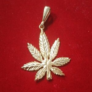 Gold Leaf Pendant Necklace